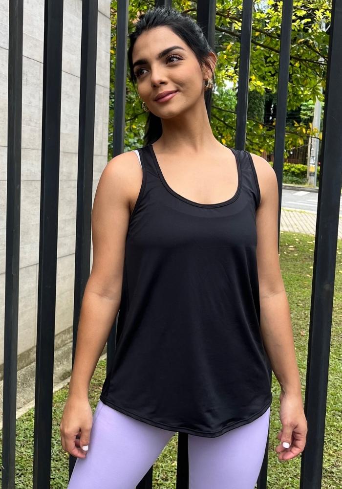 blusa deportiva negra