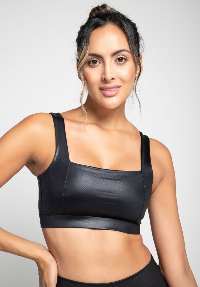 top deportivo negro tela efecto cuero