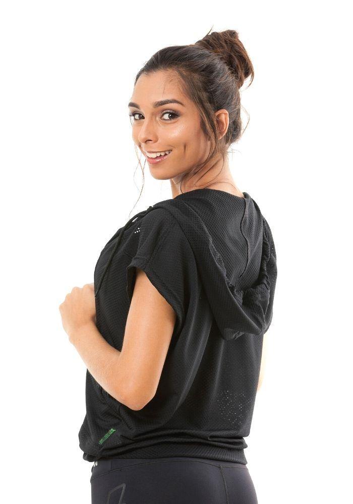 Chompa deportiva para mujer con bolsillos color negro - Tienda online de ropa deportiva Kinema