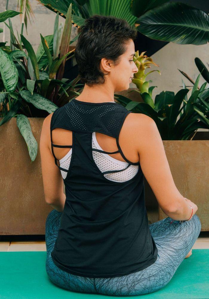 Esqueleto deportivo para mujer con detalle en espalda color negro - Tienda online de ropa deportiva Kinema