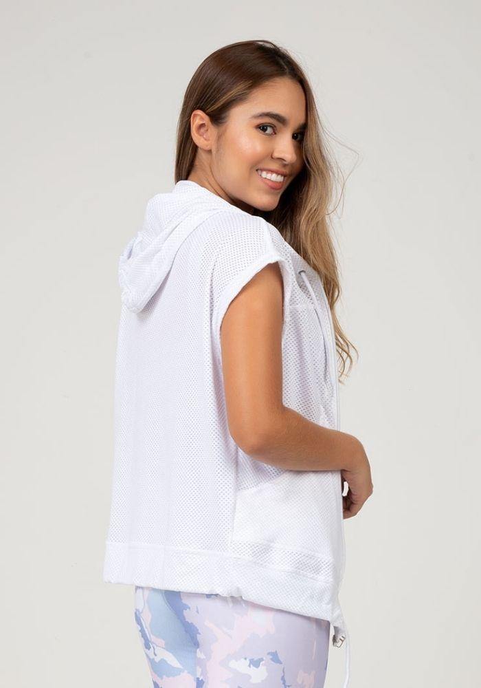 Chompa deportiva para mujer con bolsillos color blanco - Tienda online de ropa deportiva Kinema