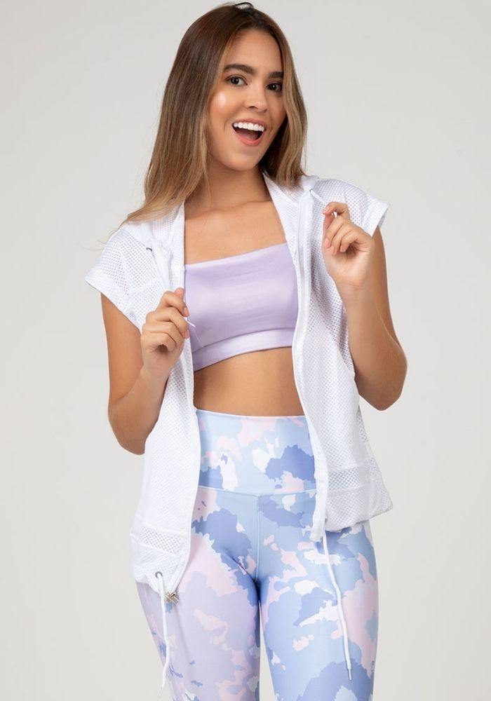 Chompa deportiva para mujer con bolsillos color blanco - Tienda online de ropa deportiva Kinema