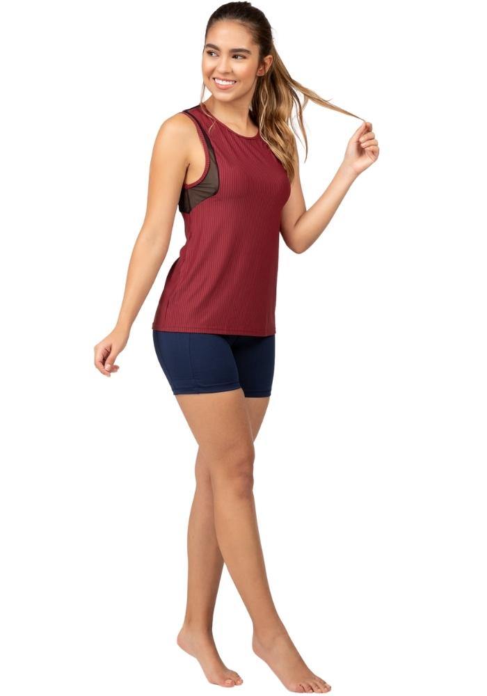 Camiseta deportiva para mujer con espalda transparente color vino - Tienda online de ropa deportiva Kinema