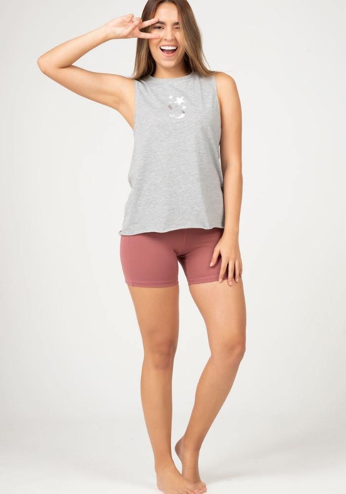 Blusa deportiva femenina en algodon gris con texto frontal - Tienda online de ropa deportiva Kinema